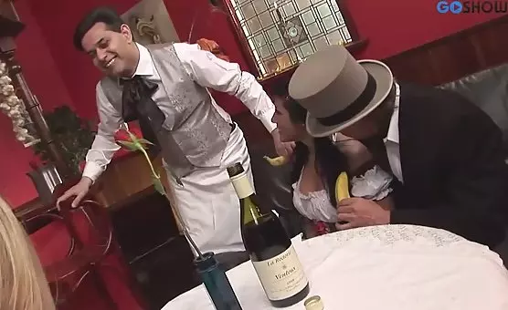 Cunts Sucking at the Bar with Brunettes and Blondes